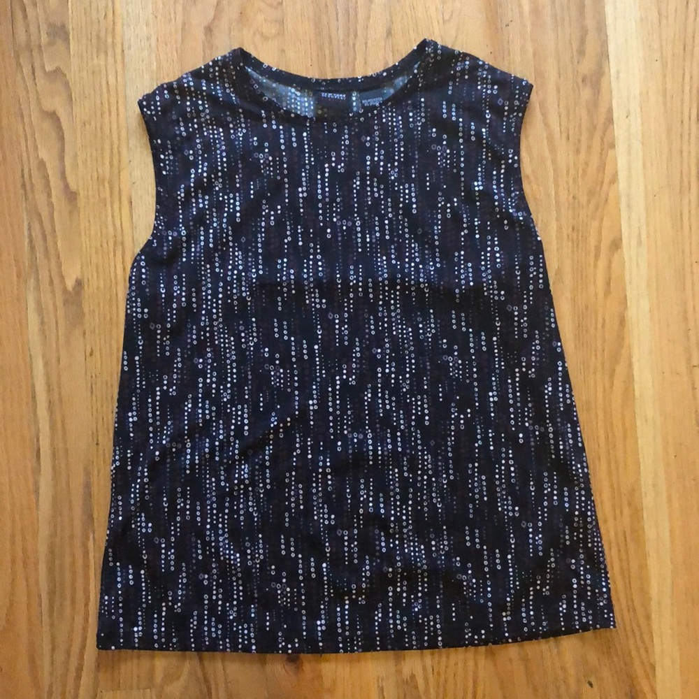 sophisticated speckled top.